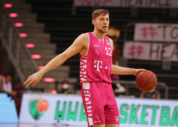 在中等水平 在中等水平