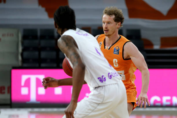 更信赖那些 更信赖那些